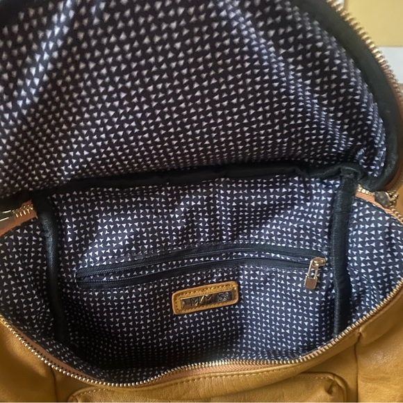 Vegan Leather Tan Purse - Picture 4 of 4